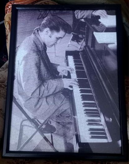 Vintage framed 1980s Jigsaws of two Legends James Dean and Elvis Presley  in very good condition made and framed great!