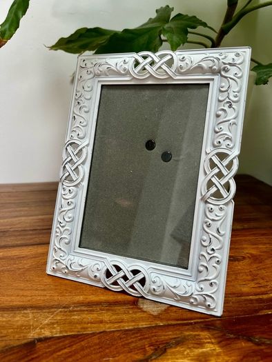 Metal Celtic-style photo frame