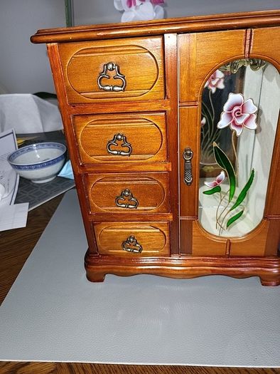 Jewellery cabinet