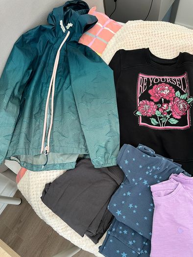 Girls clothes 8-9 size, collection tonight