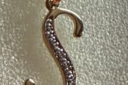 Gold pendant diamonds