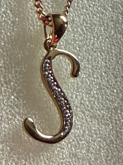 Gold pendant