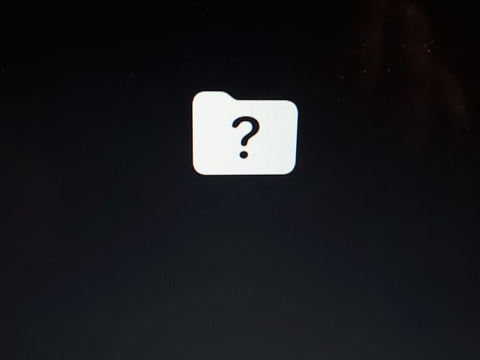Apple MacBook Air, Model A1466, 13 inch, Needs Ram, has no Ram, excellent condition otherwise