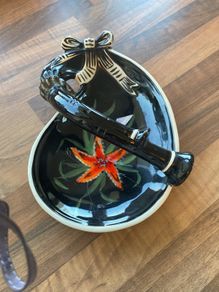 He riot Quimper serving bowl