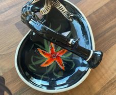 He riot Quimper serving bowl