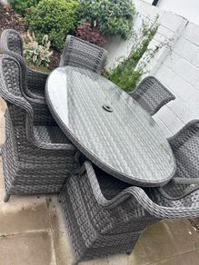 garden table and chairs