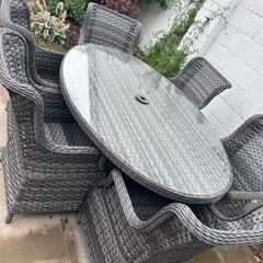garden table and chairs