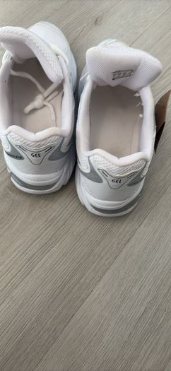 Asics Gel  runners white