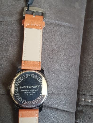 men watch