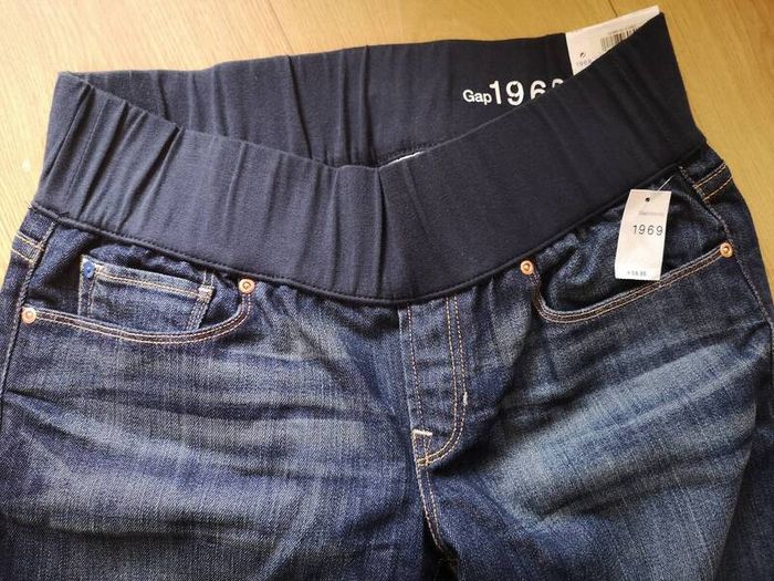 GAP Maternity jeans S/M brand new with tags