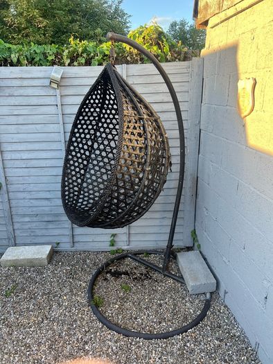 egg chair