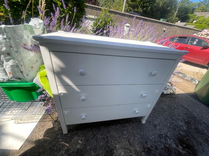 Chest of drawers