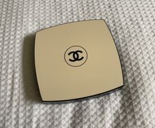Chanel les beige
