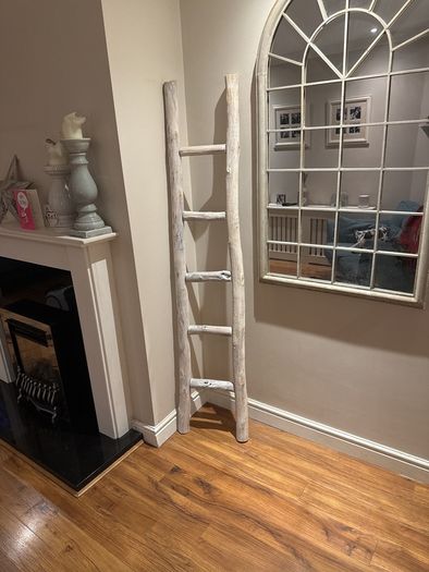Blanket/scarf ladder