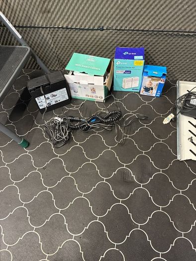 Two wifi cameras, wifi extender and air compressor 12v