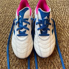 Football shoes size 33