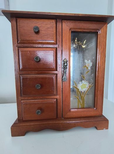 Jewellery box..Wooden Vintage
