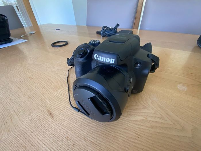 Canon Powershot SX70 HS + Canon accessories.