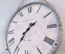 Wall clock. Large Vintage Style Wall Clock, 69 cm. Excellent Condition.