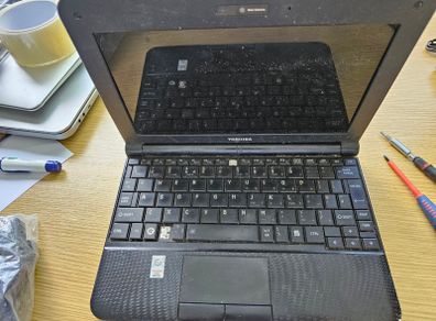 Laptop Toshiba NB250 Netbook Spares or repair