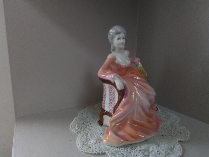 Coalport Figurine Ladies of Fashion  "Polly"