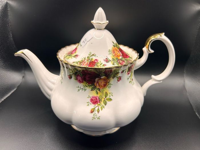 Royal albert large pot