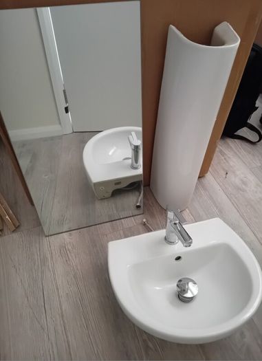 Full pedestal, basin & mirror
