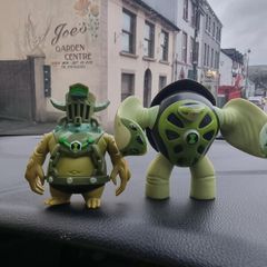 Ben 10 action figures. Toepick and Terraspin