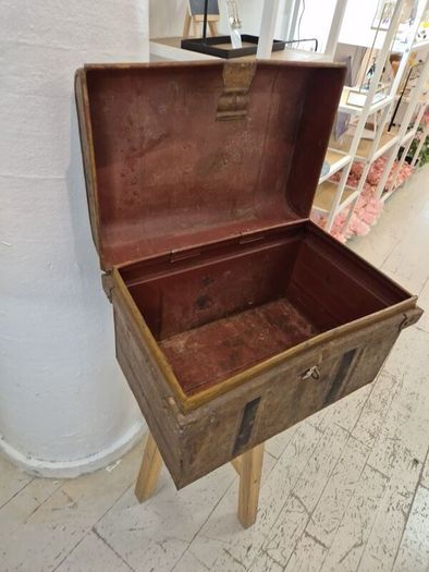 Small Antique Tin steamer trunk