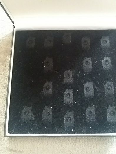 Small storage box