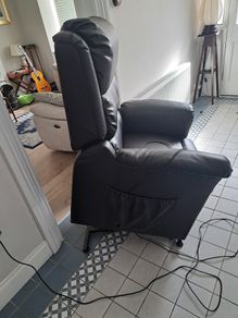 Armchair - Mobility -Absolute Bargain - Electeric Rise and Recline Mobility chair with remote control - PRICE REDUCTION