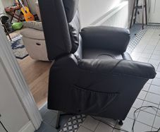 Armchair - Mobility -Absolute Bargain - Electeric Rise and Recline Mobility chair with remote control - PRICE REDUCTION