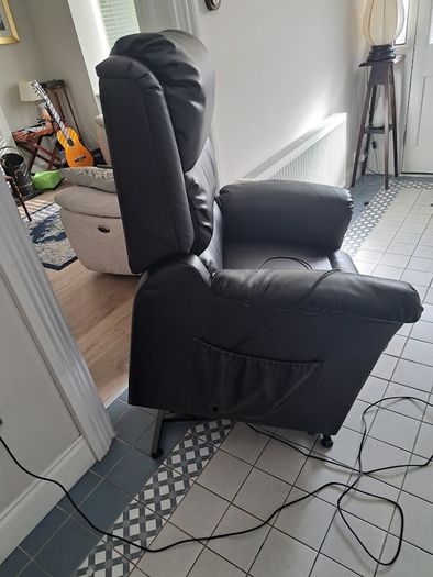 Armchair - Mobility -Absolute Bargain - Electeric Rise and Recline Mobility chair with remote control - PRICE REDUCTION