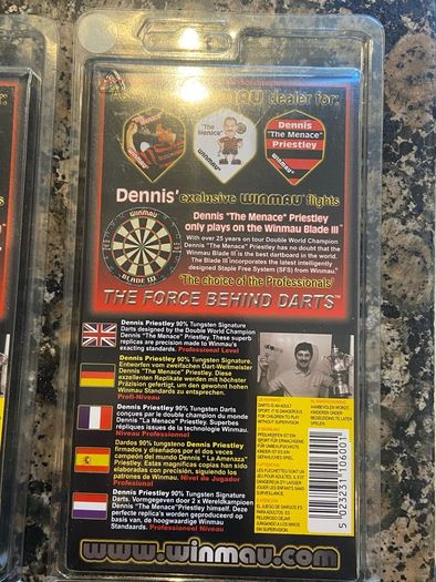 Brand new 15g gold Dennis Priestley darts