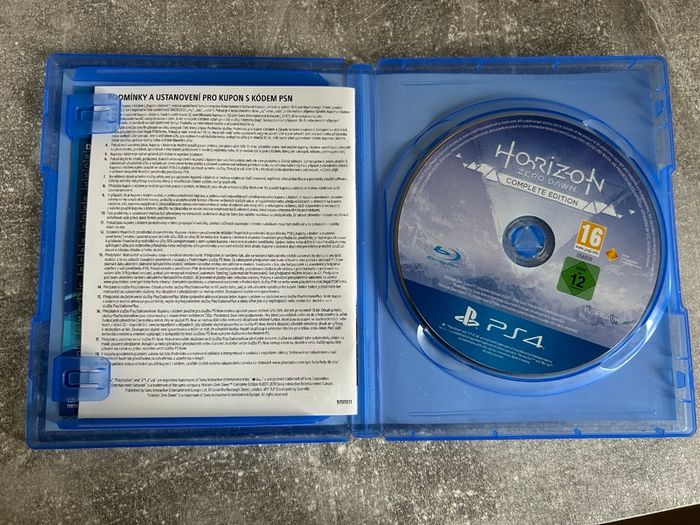 Horizon zero dawn ps4 complete edition (Excellent Condition)