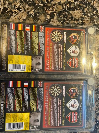 Brand new 15g gold Dennis Priestley darts