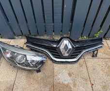renault Captur 2017 grill and driver side headlight