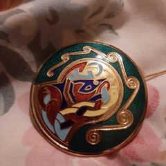 New vintage Tara enamel brooch