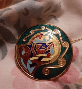 New vintage Tara enamel brooch