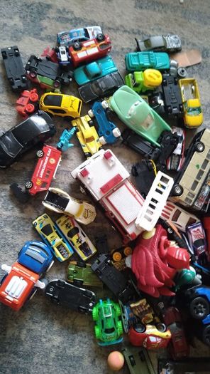 bundle of toy cars
