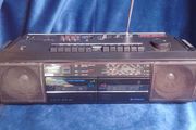 vintage Hitachi 1988 cassette radio