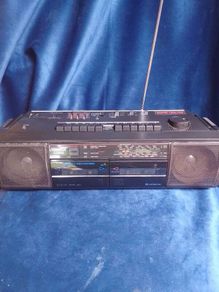 vintage Hitachi 1988 cassette radio