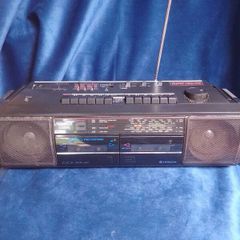vintage Hitachi 1988 cassette radio