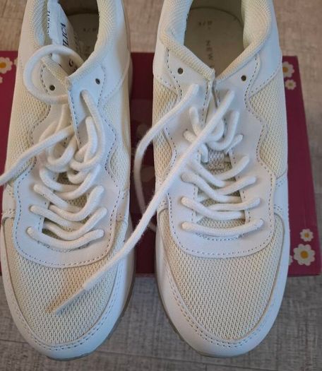 New shoes size 4