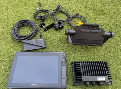 Garmin LiveScope Plus LVS34 and ECHOMAP Ultra 122sv