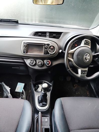 Breaking Toyota Yaris 2013 petrol