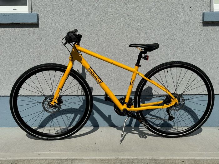 Pinnacle Lithium Hybrid Bike with Hydraulic Brakes