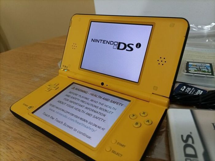 Nintendo DSi XL yellow