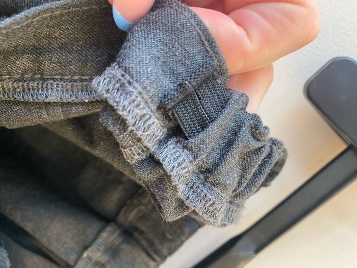 Dunnes grey skirt (as new) age 8-9