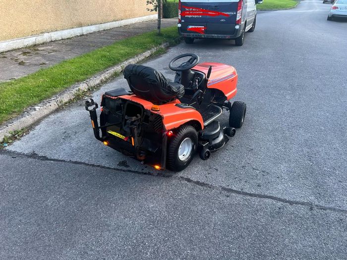 Ride on lawnmower